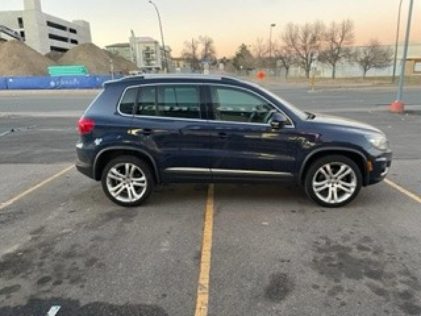 2013 VOLKSWAGEN TIGUAN S (WVGBV3AXXDW) with an 2.0L L4 DOHC 16V TUR engine, located at 10890 W. Colfax Ave., Lakewood, CO, 80215, (303) 274-7692, 39.739914, -105.120132 - Photo#3